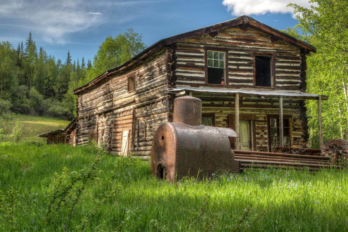 Steele Creek Roadhouse and cabin present day. BLM photo