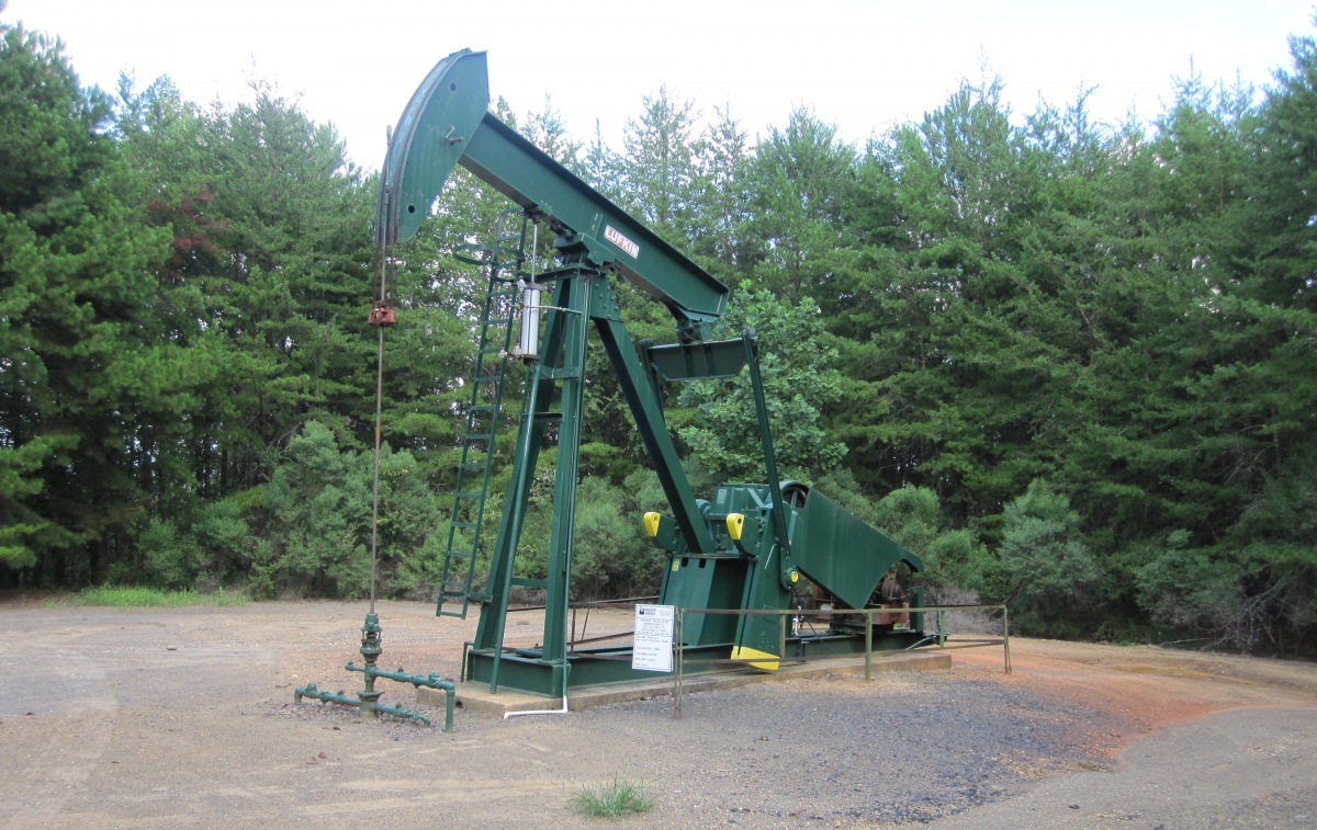 A pumping unit de-waters the coal seam of a coal-bed methane well, enabling gas to flow up the casing to a gas meter. Location: Tuscaloosa County, Alabama. Photo by Charles Boyd