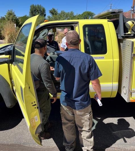 BLM UT Team and Kanab Fire Chief inspect engine