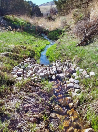Rock arrangement to minimize erosion